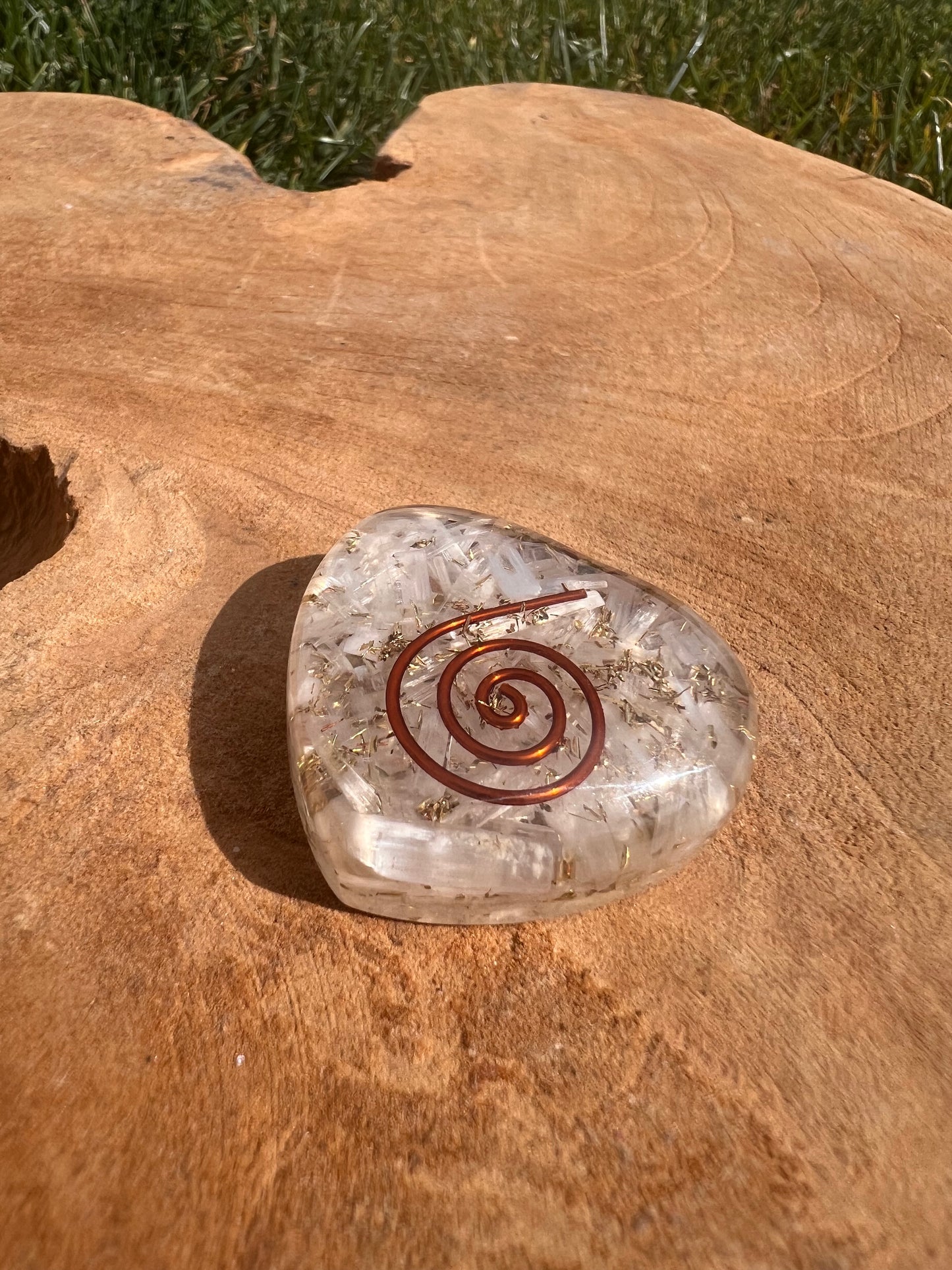 đ Pendentif Orgonite CĆur en SĂ©lĂ©nite â Ănergie, Protection & Intuition