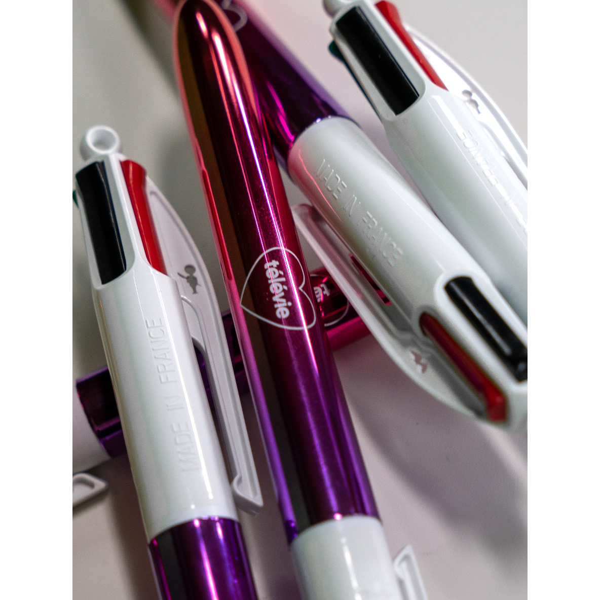 🌸 Le Stylo BIC 4 Couleurs – Édition Télévie 2025 💞