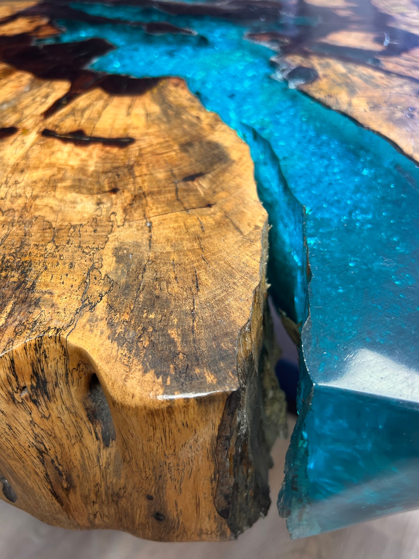 Table Basse en bois de Tamarin et Résine 🌀 Bleu turquoise - Sur commande