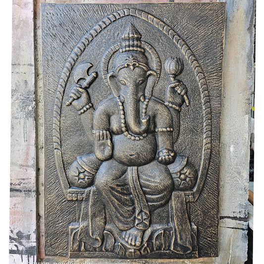 🌺 Grand Ganpati en Relief Doré – Cadre Antique 🕉️✨