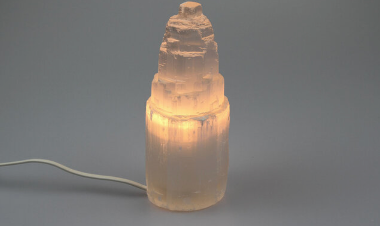 🌙 Lampe en Sélénite – Lumière Sacrée & Harmonie Intérieure ✨