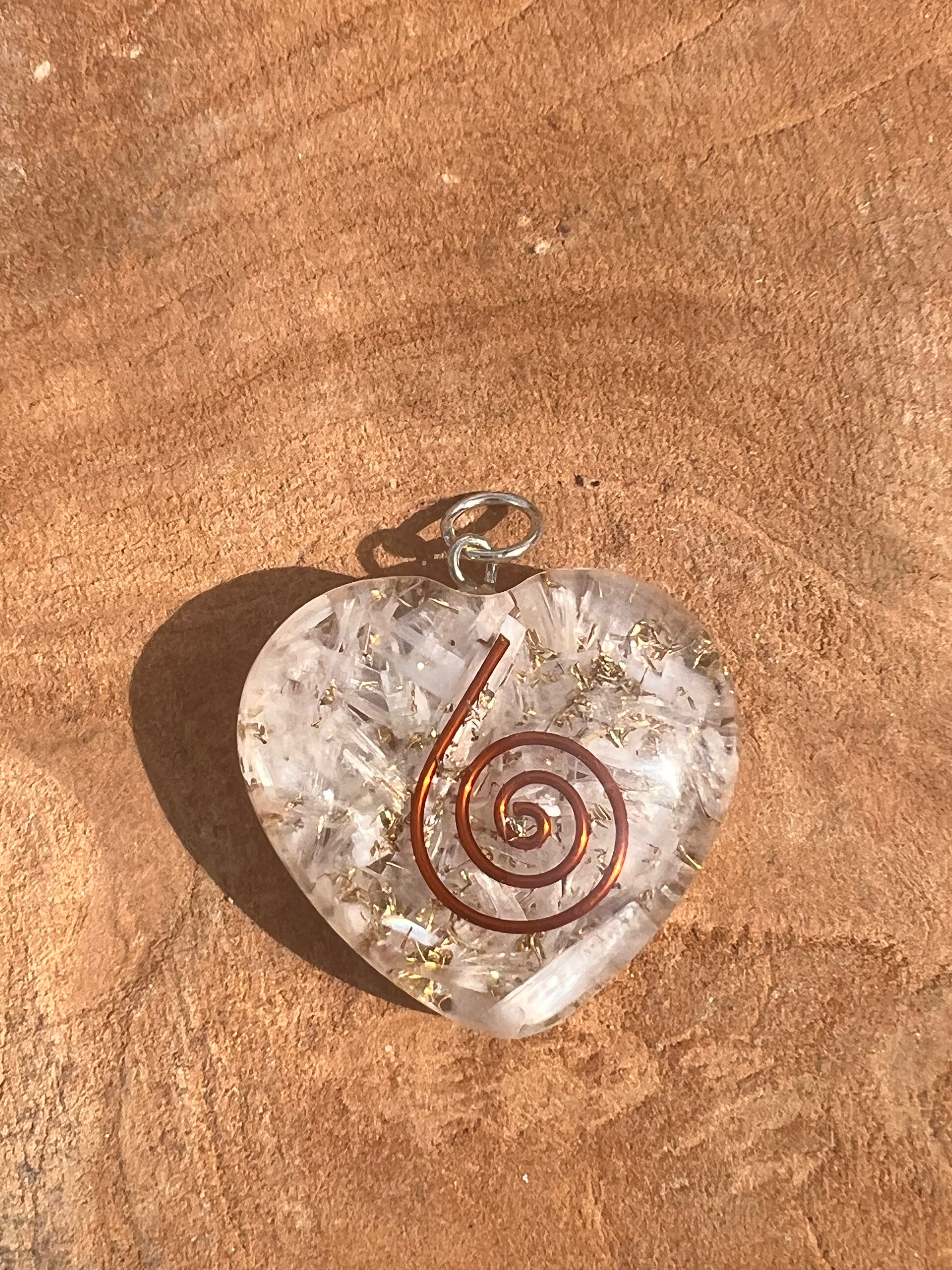 💗 Pendentif Orgonite Cœur en Sélénite – Énergie, Protection & Intuition