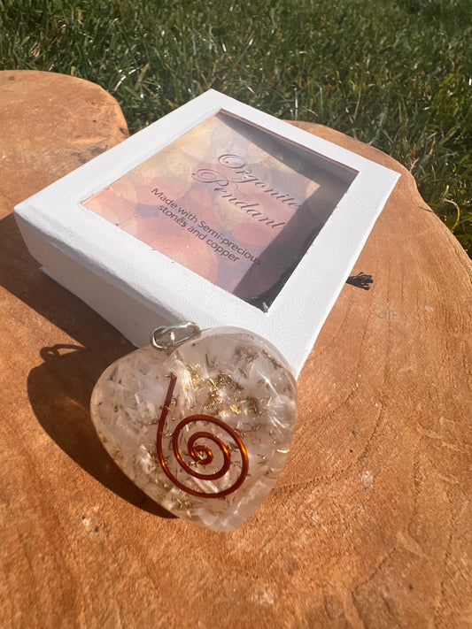💗 Pendentif Orgonite Cœur en Sélénite – Énergie, Protection & Intuition