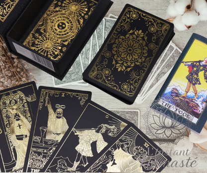 ✨ Ensemble de Cartes de Tarot avec Feuille d’Or et Livre – Coffret Cadeau ✨