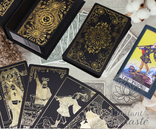 ✨ Ensemble de Cartes de Tarot avec Feuille d’Or et Livre – Coffret Cadeau ✨